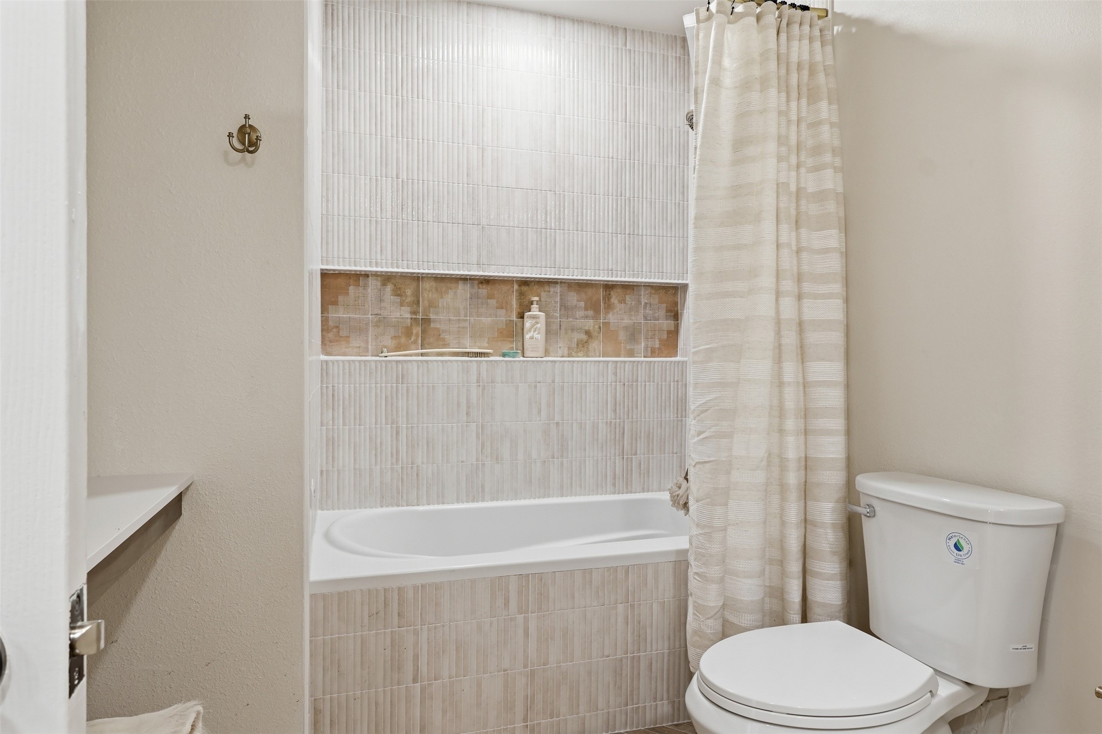 118 Santa Fe Victoria, TX 77904 - Photo 32 of 42 a bathroom with a toilet and shower