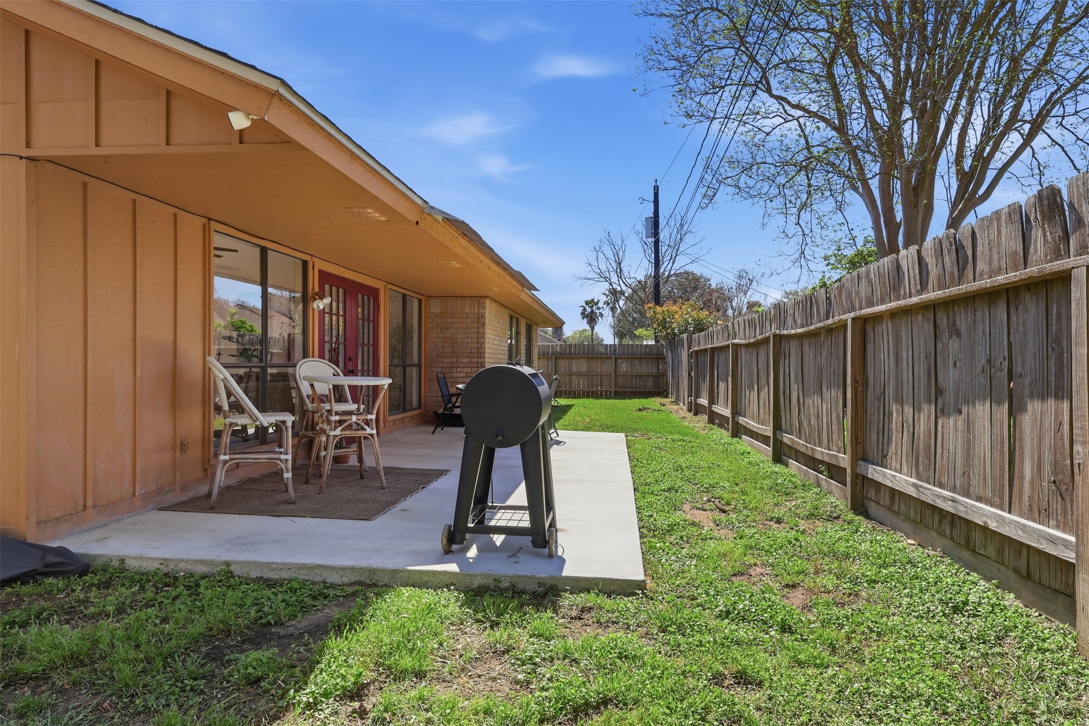 118 Santa Fe Victoria, TX 77904 - Photo 39 of 42 a view of a chair and table in backyard of the house