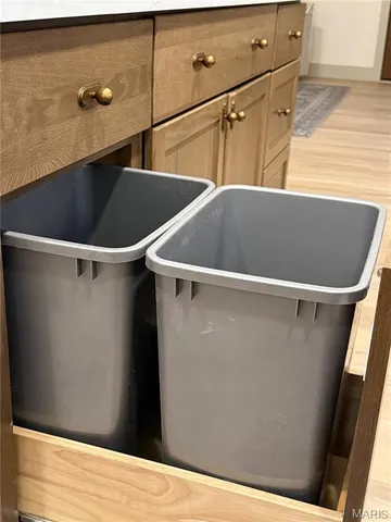 $285,500 | 301 Columbus Street, La Belle, MO 63447