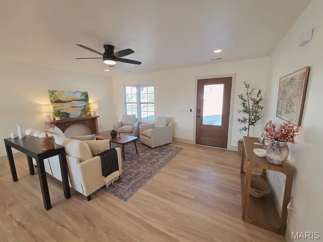 $285,500 | 301 Columbus Street, La Belle, MO 63447