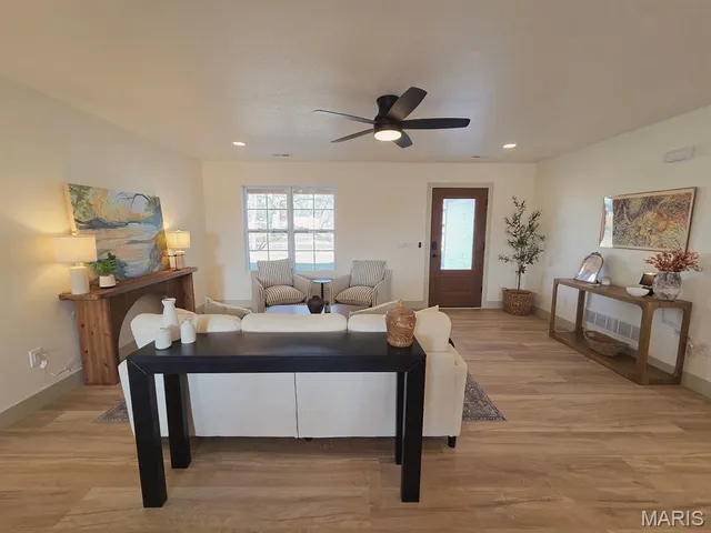 $285,500 | 301 Columbus Street, La Belle, MO 63447