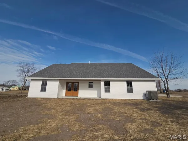 $285,500 | 301 Columbus Street, La Belle, MO 63447