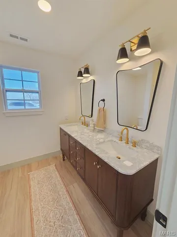 $285,500 | 301 Columbus Street, La Belle, MO 63447