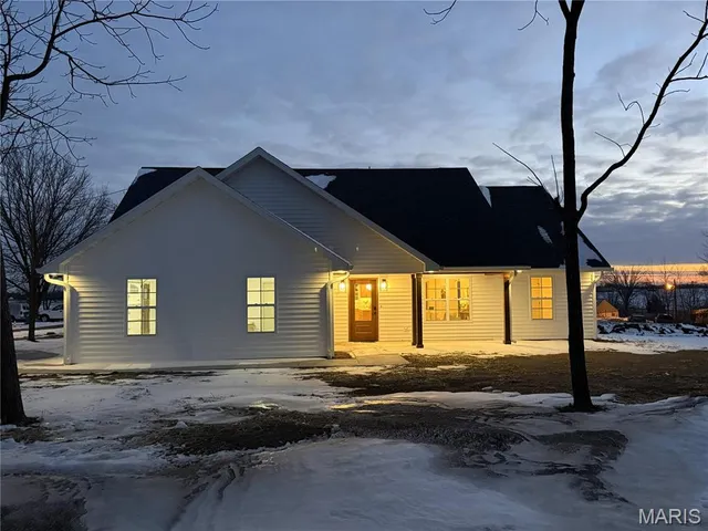 $285,500 | 301 Columbus Street, La Belle, MO 63447