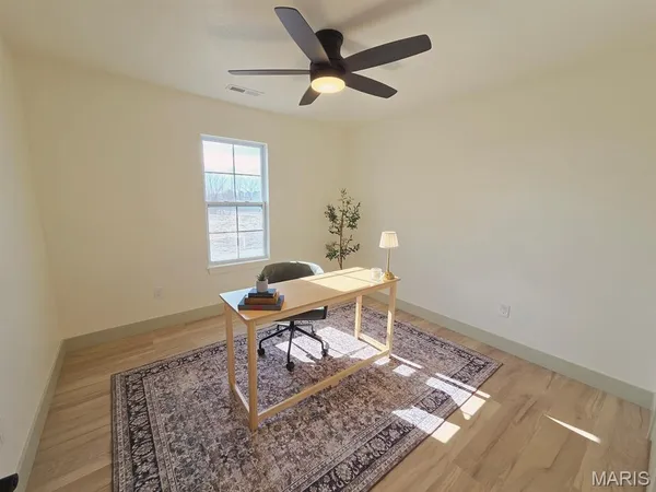 $285,500 | 301 Columbus Street, La Belle, MO 63447