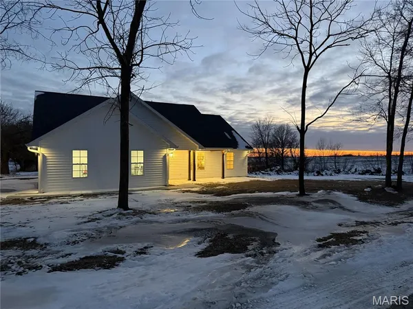$285,500 | 301 Columbus Street, La Belle, MO 63447