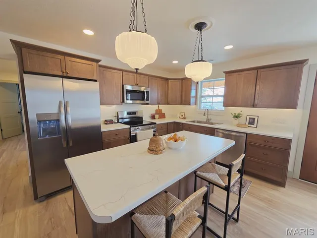 $285,500 | 301 Columbus Street, La Belle, MO 63447