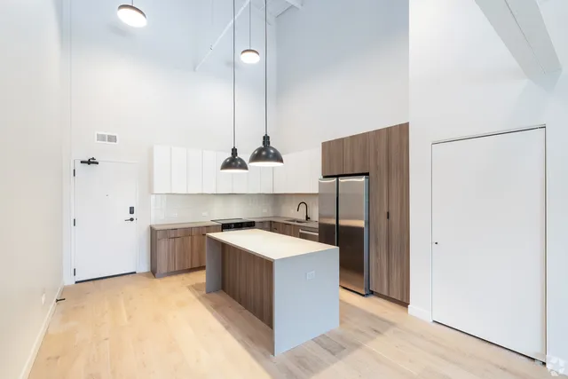 $4,583 | 1706 Sherman Avenue, Unit 404, Evanston, IL 60201