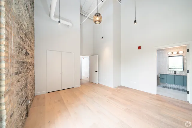 $4,583 | 1706 Sherman Avenue, Unit 404, Evanston, IL 60201