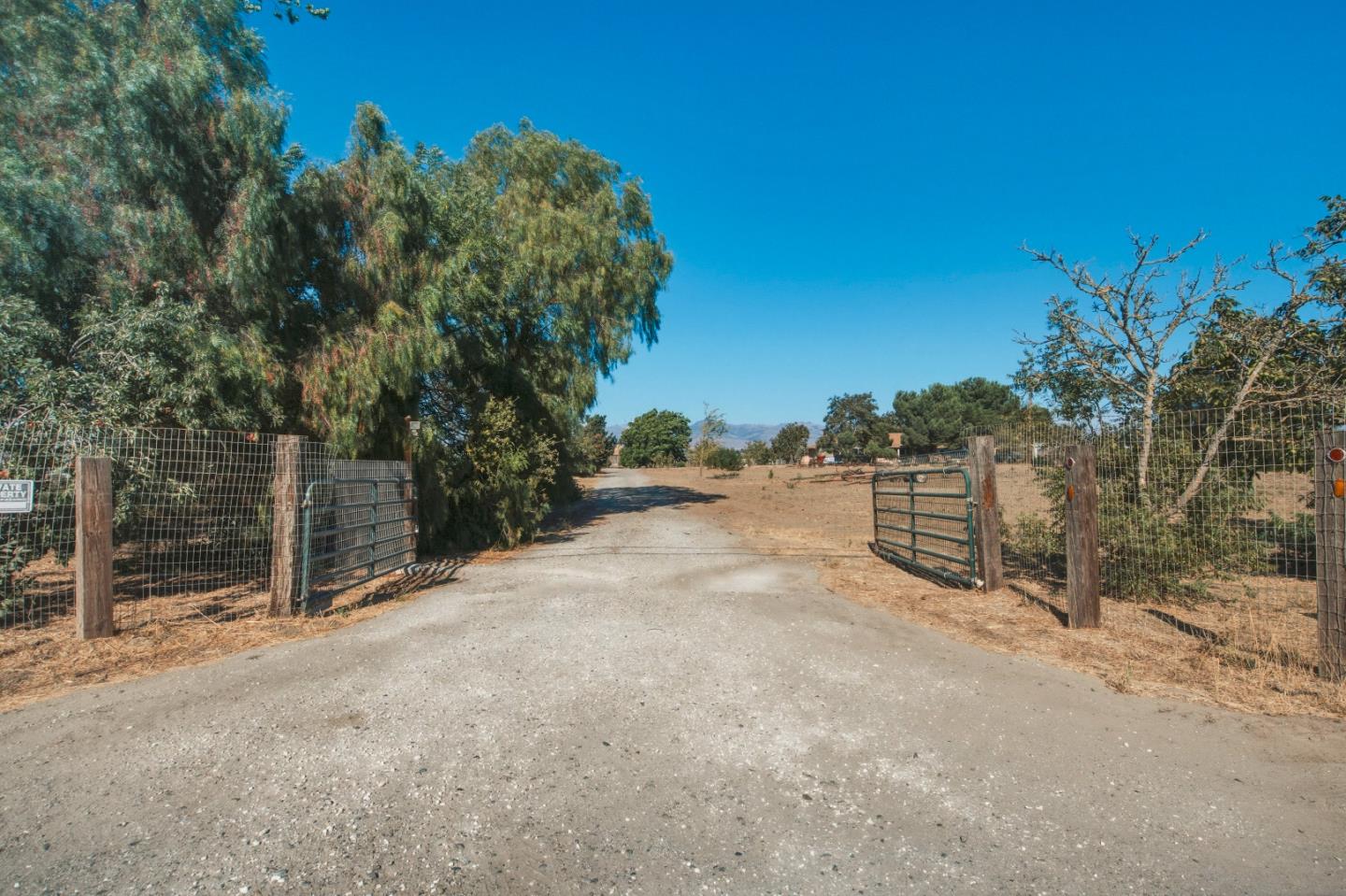 315 Riverside Road Hollister, CA 95023 - Photo 2 of 44 Gallery Image 2
