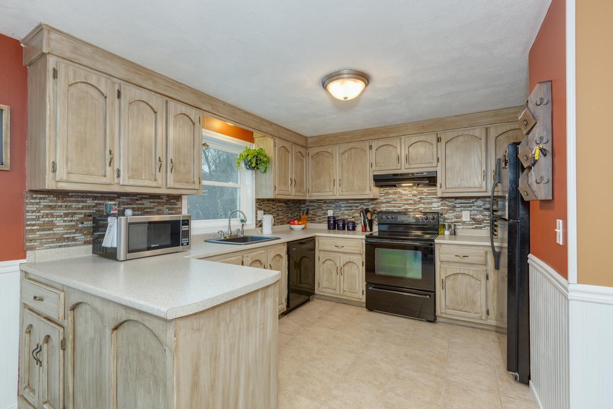 24 A Reed Street Londonderry, NH 03053 - Photo 8 of 24 Gallery Image 8
