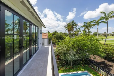$6,995,000 | 5262 La Gorce Drive, Miami Beach, FL 33140