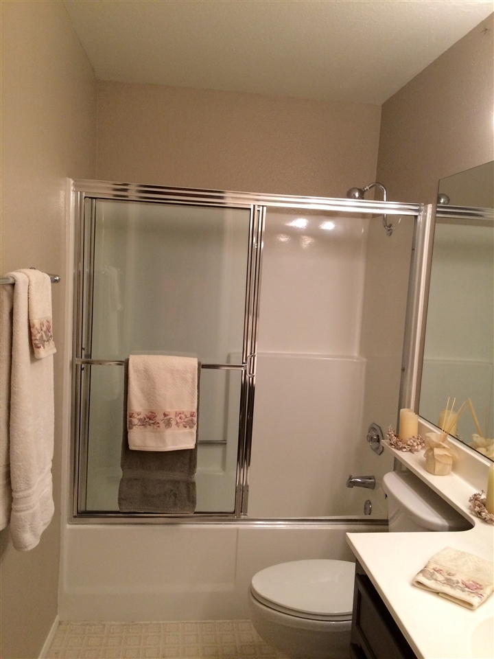 854 South Rancho Santa Fe Road San Marcos, CA 92078 - Photo 14 of 25 Master bath tub has been replaced.