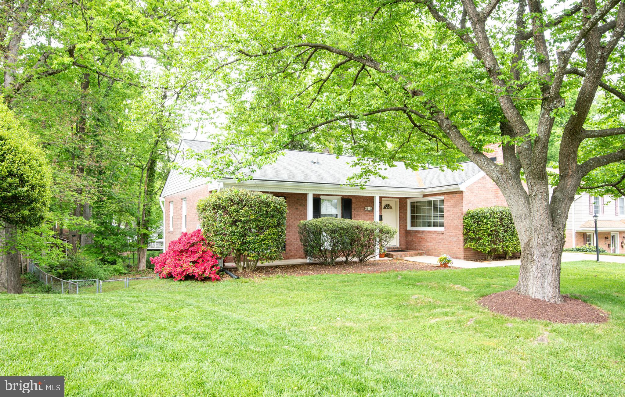 6152 Roxbury Avenue Springfield, VA 22152 - Photo 3 of 40