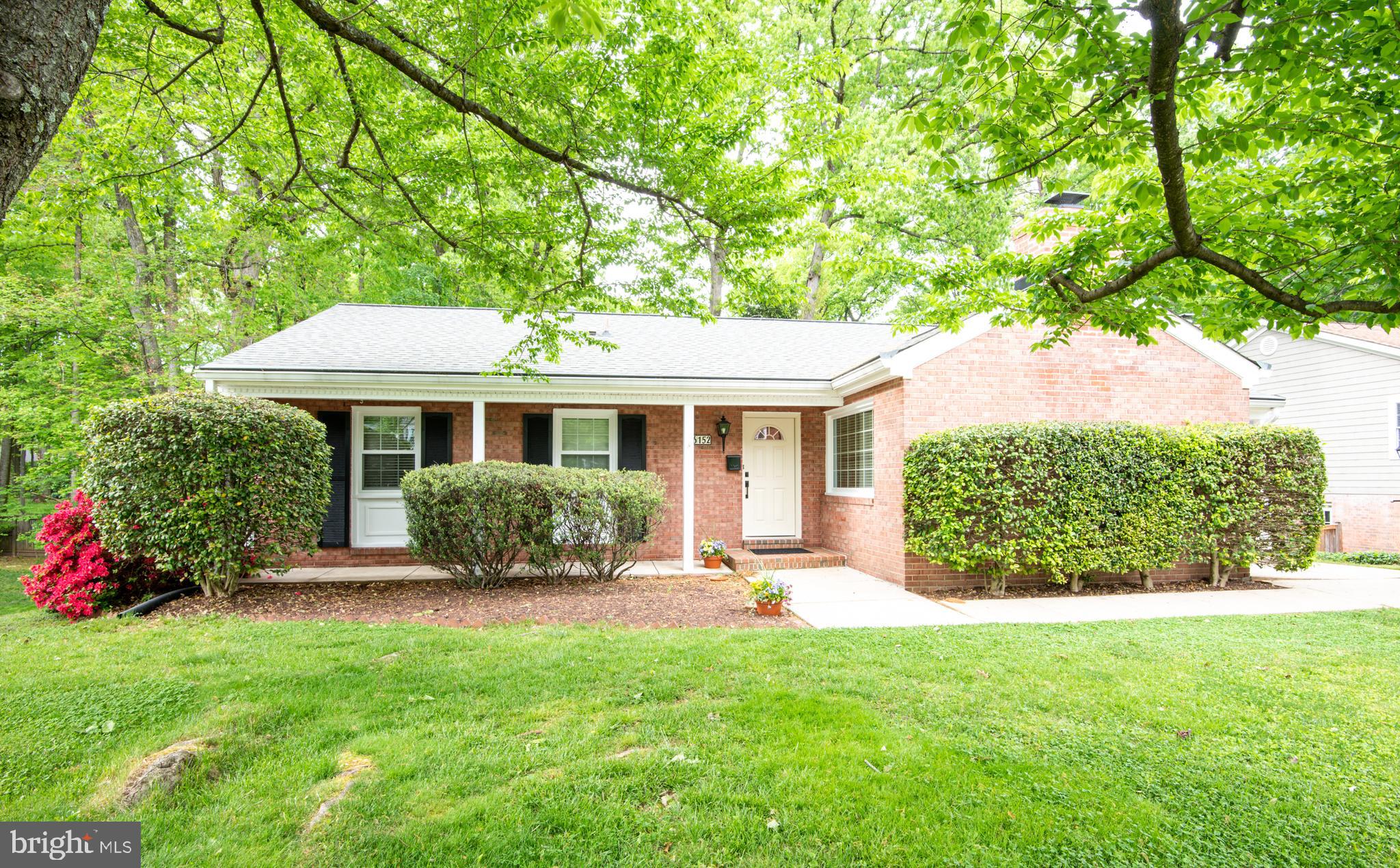 6152 Roxbury Avenue Springfield, VA 22152 - Photo 4 of 40