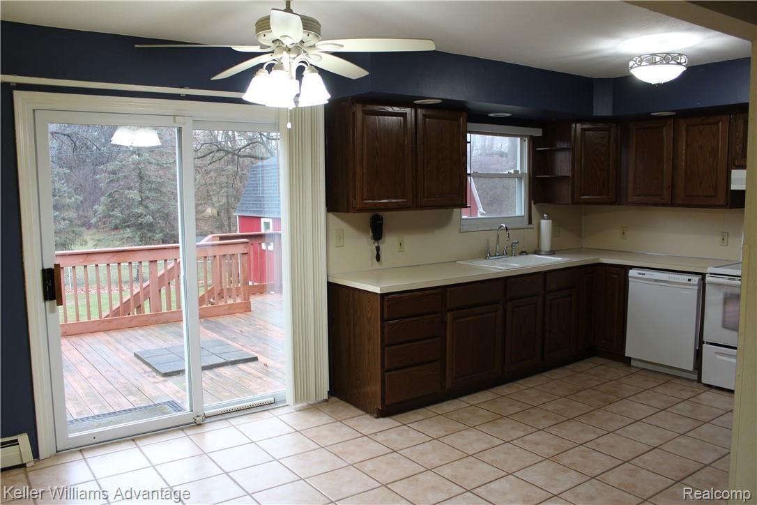 2620 West Erie Road Temperance, MI 48182 - Photo 6 of 47 IMG_2545.JPG