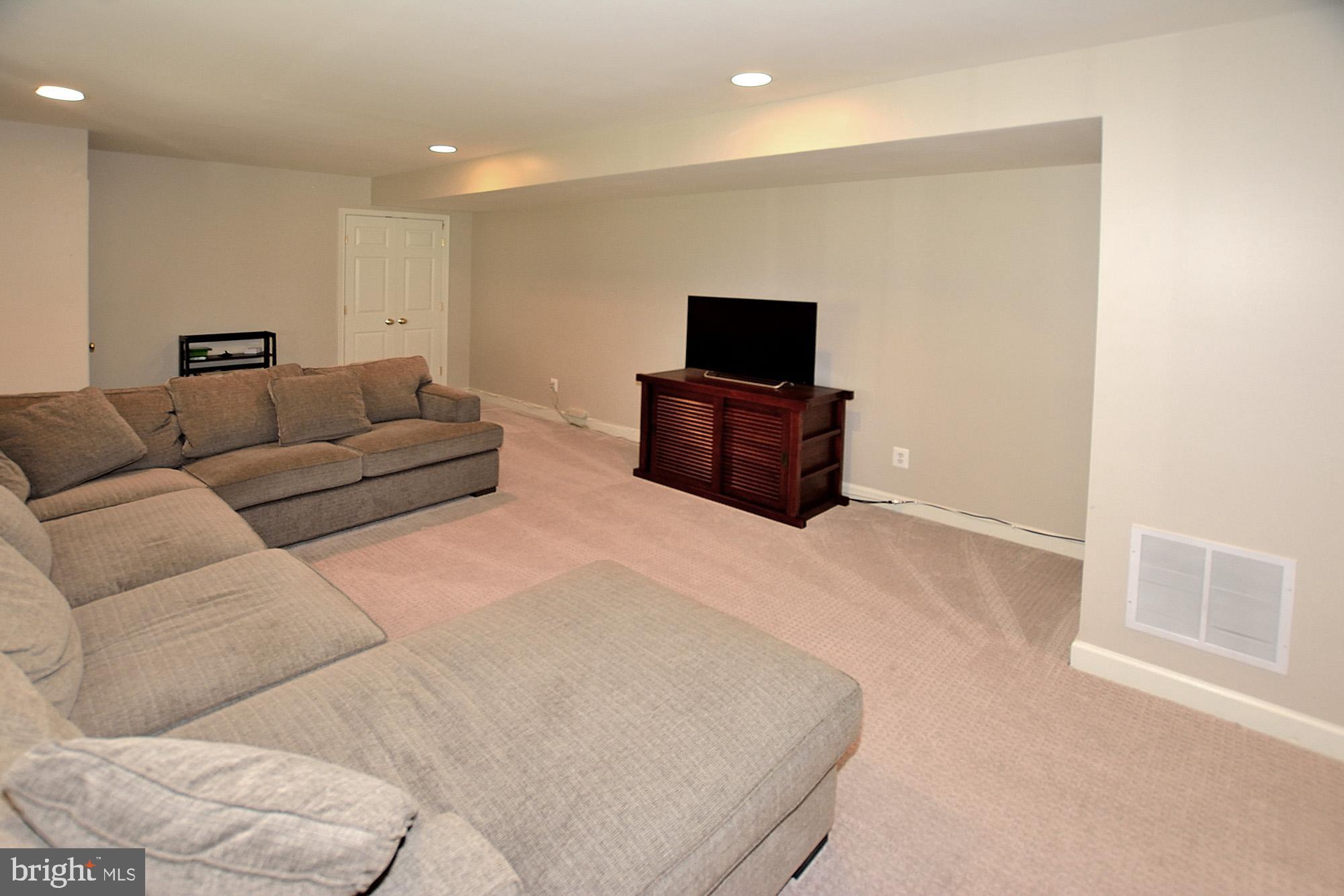 8738 Center Road, Unit 1 Springfield, VA 22152 - Photo 32 of 55