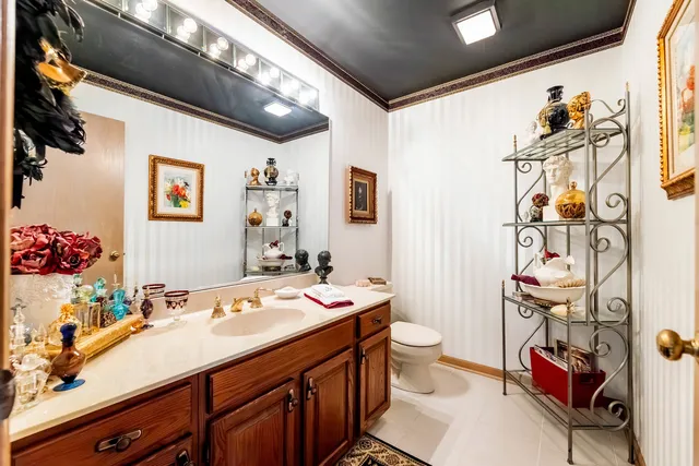 $1,100,000 | 7624 Forest Hill Road, Burr Ridge, IL 60527