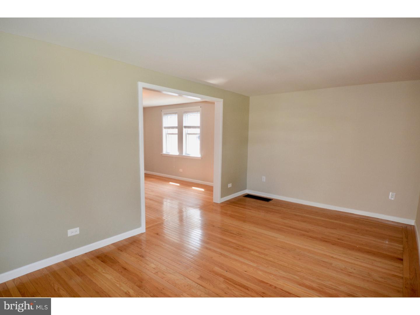126 Princeton Road Audubon, NJ 08106 - Photo 4 of 25 Living Room