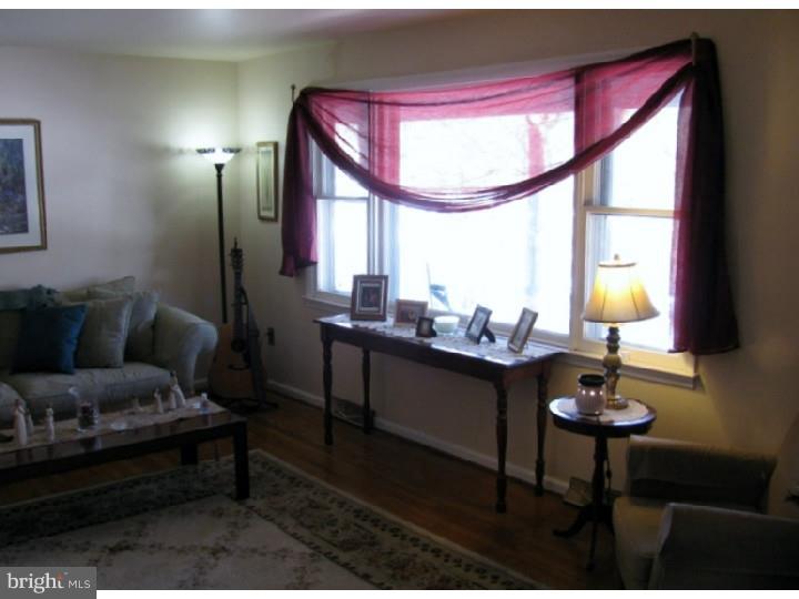 111 Eachus Road Mullica Hill, NJ 08062 - Photo 4 of 24 Living Room