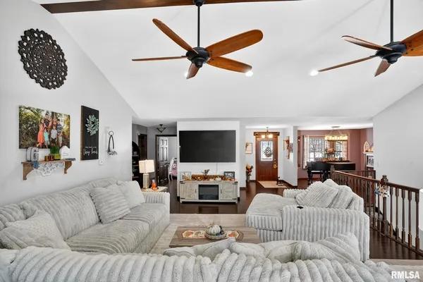 $369,900 | 5759 Riverview Road, Thomson, IL 61285