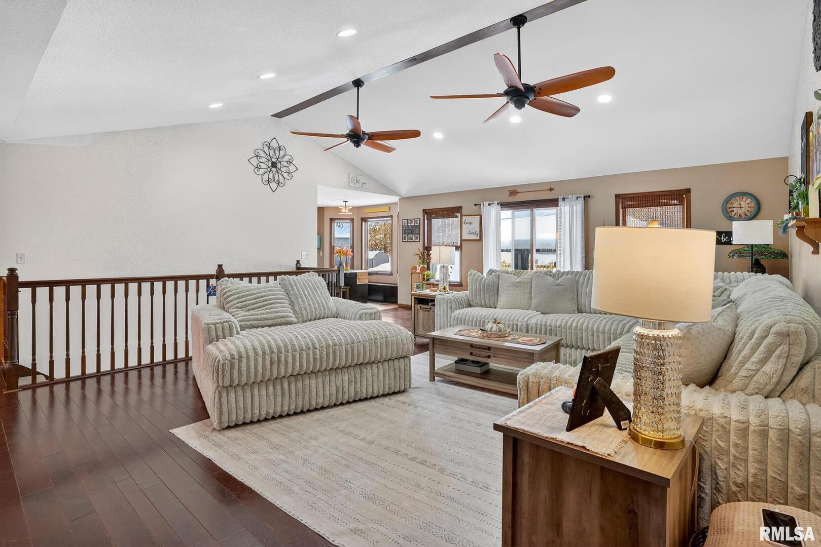 5759 Riverview Road Thomson, IL 61285 - Photo 15 of 49 a living room with furniture