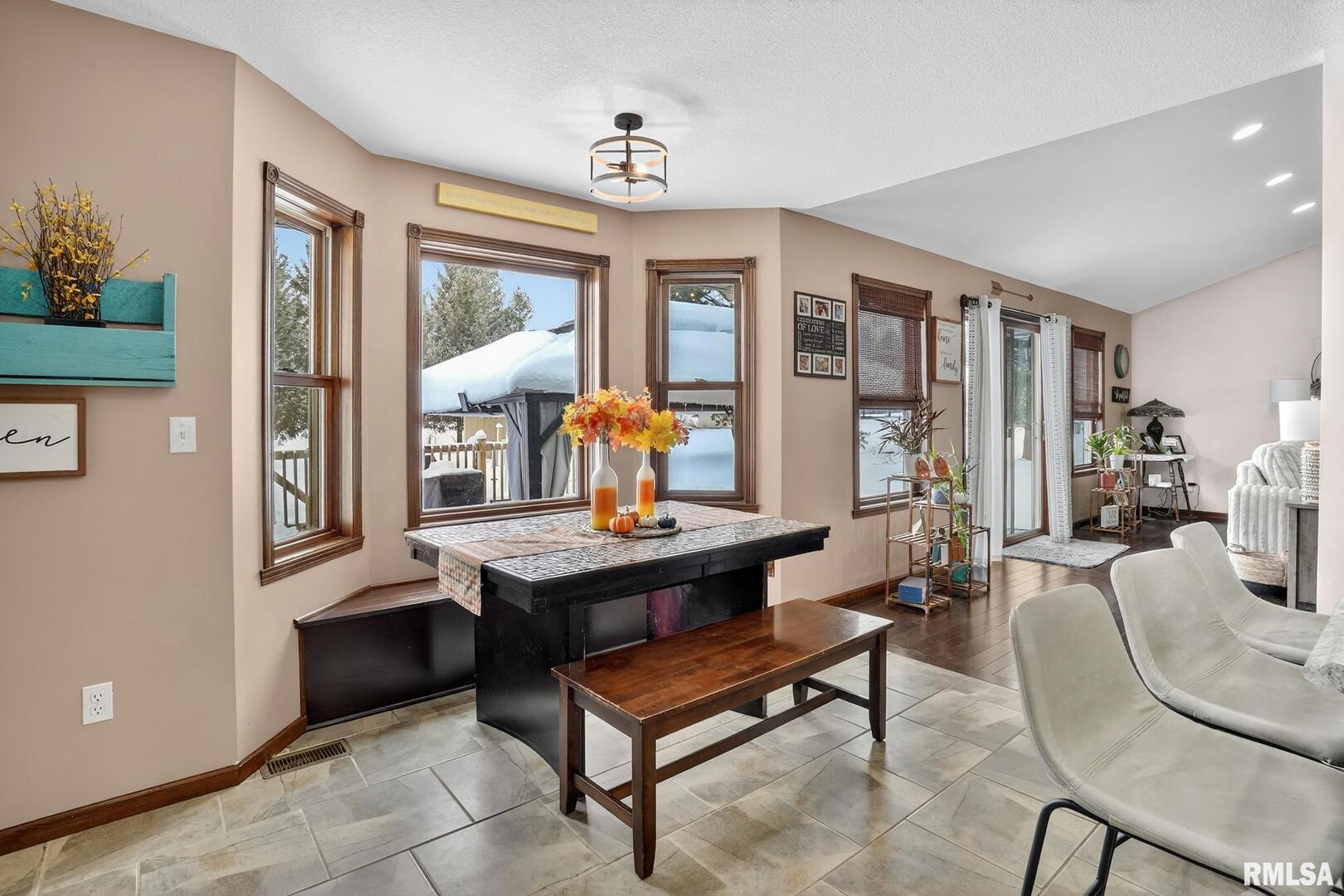 5759 Riverview Road Thomson, IL 61285 - Photo 17 of 49 a view of a livingroom with furniture