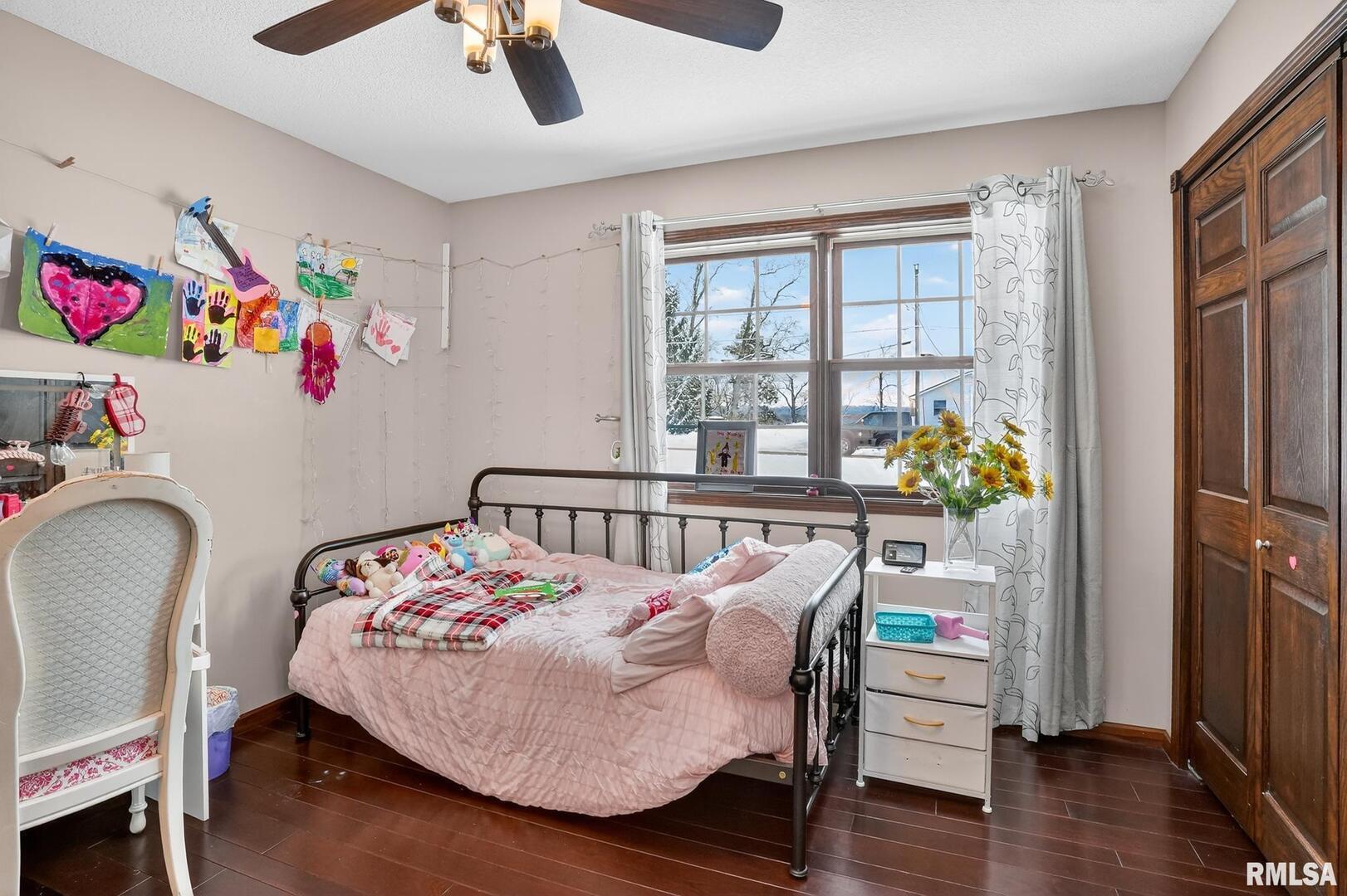 5759 Riverview Road Thomson, IL 61285 - Photo 33 of 49 a bedroom with a bed and a table