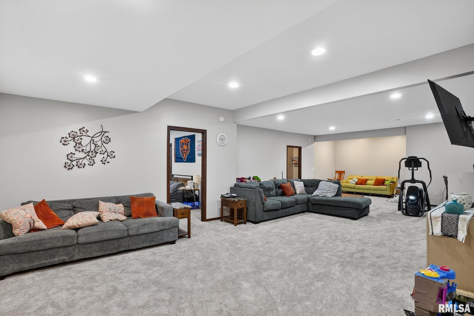 5759 Riverview Road Thomson, IL 61285 - Photo 40 of 49 a living room with furniture and a couch