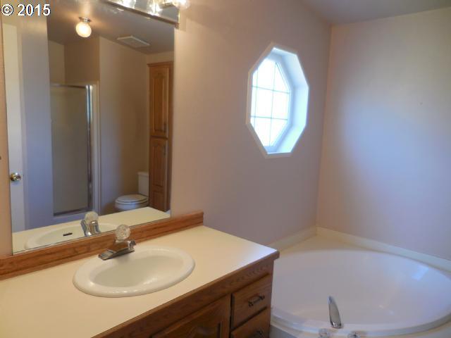 84998 Edenvale Road Pleasant Hill, OR 97455 - Photo 14 of 16 Gallery Image 14