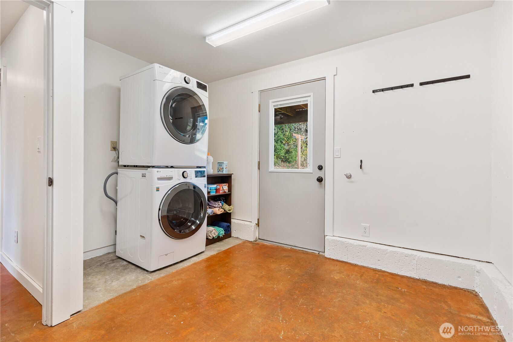 124 Highland Valley Road Morton, WA 98356 - Photo 20 of 36 a utility room with dryer and washer