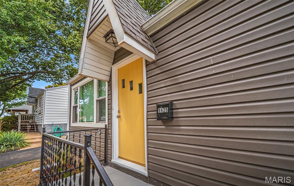 9425 Ridge Avenue St. Louis, MO 63114 - Photo 4 of 35 Gallery Image 4