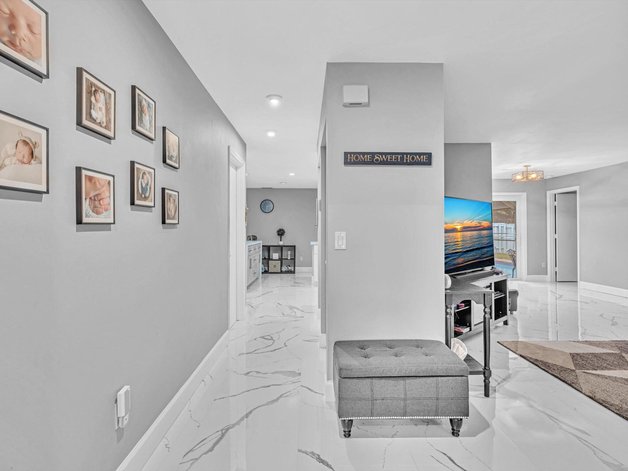 22732 Southwest 10th Street Boca Raton, FL 33433 - Photo 4 of 50 Foyer
