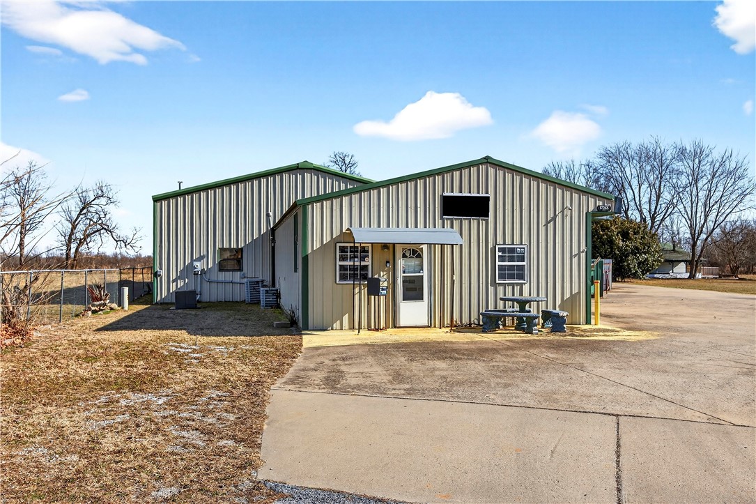17374 Heavy Chevy Road Siloam Springs, AR 72761 - Photo 5 of 40 Office area of the automotive shop