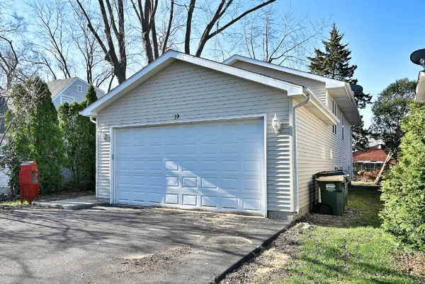 a front view of house with yard
