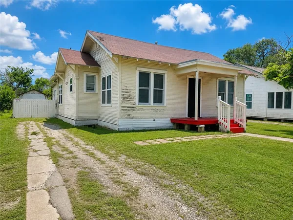 $145,000 | 542 McIntyre Avenue, Taft, TX 78390