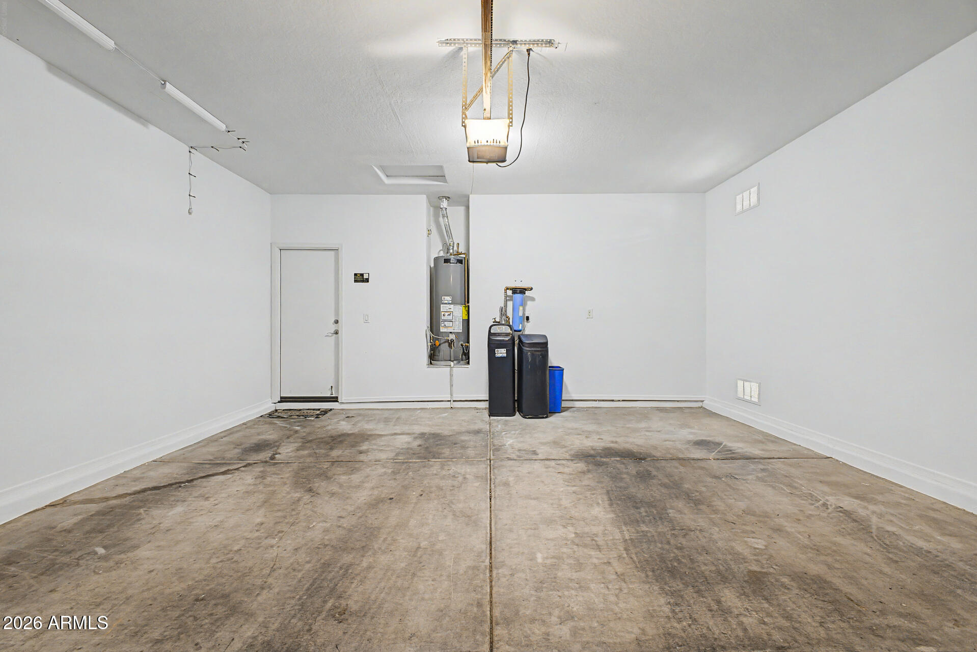 2868 South Anderson Lane Gilbert, AZ 85295 - Photo 31 of 59 Garage