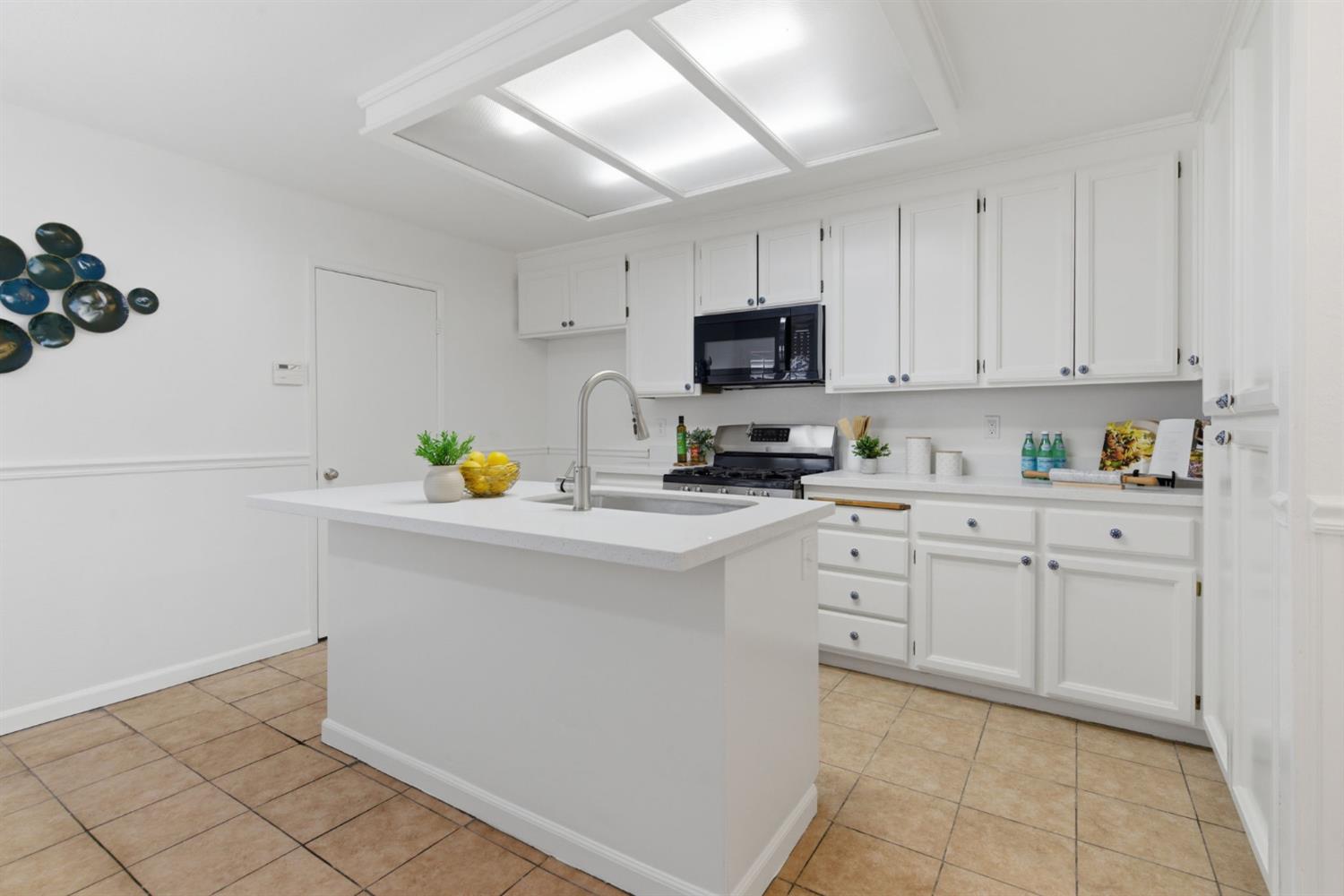 1451 West Swain Road Stockton, CA 95207 - Photo 5 of 36