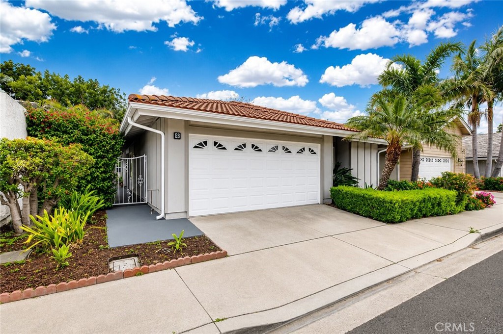 39 Castillo Irvine, CA 92620 - Photo 2 of 21