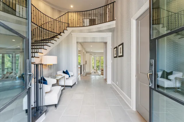 a view of entryway and livingroom