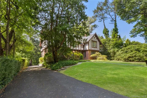 $2,499,000 | 3 Walworth Avenue, Scarsdale, NY 10583