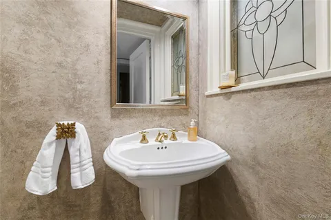 $2,499,000 | 3 Walworth Avenue, Scarsdale, NY 10583