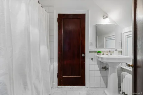 $2,499,000 | 3 Walworth Avenue, Scarsdale, NY 10583