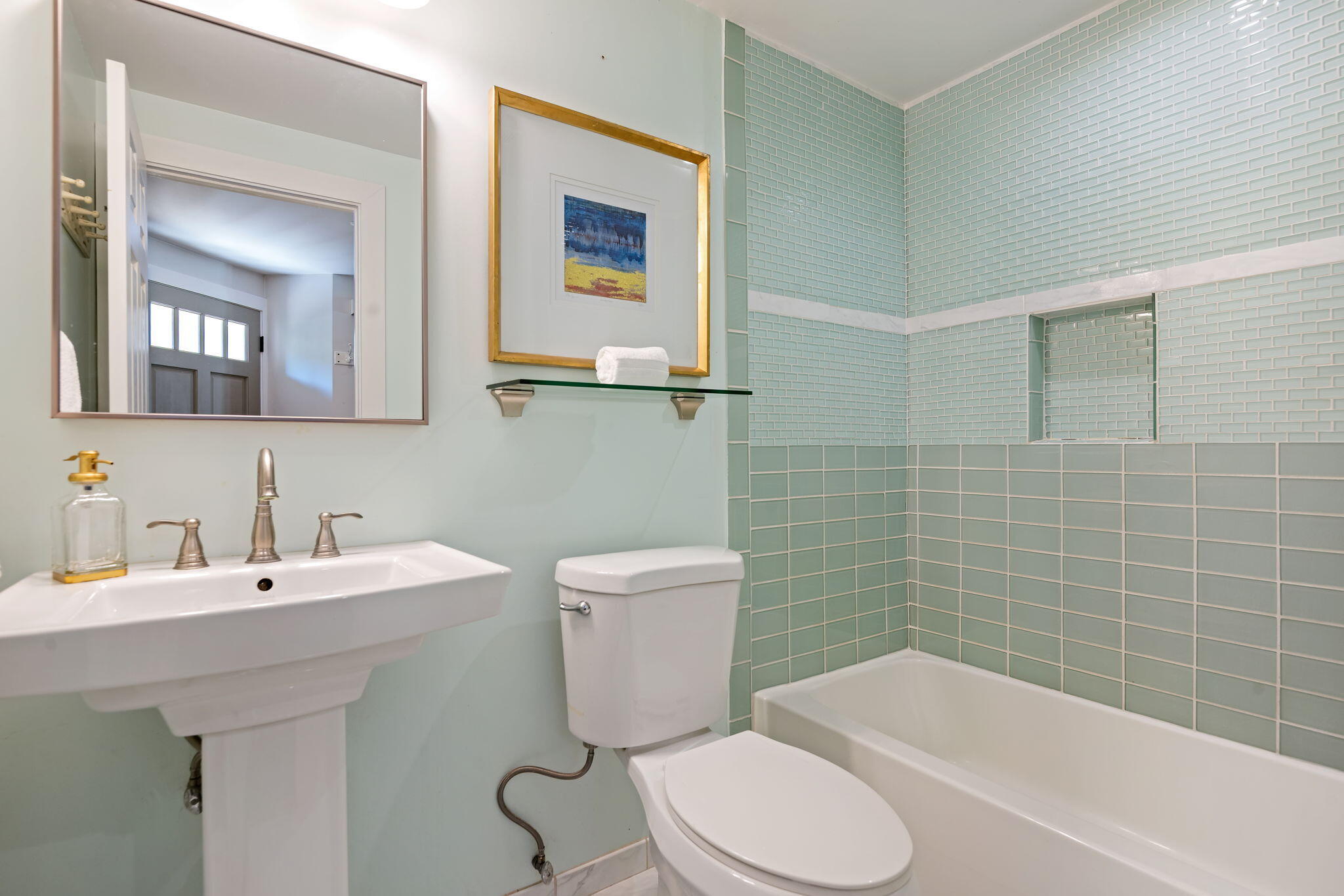 4039 Primavera Road, Unit 5 Santa Barbara, CA 93110 - Photo 15 of 32 Downstairs Bathroom 1