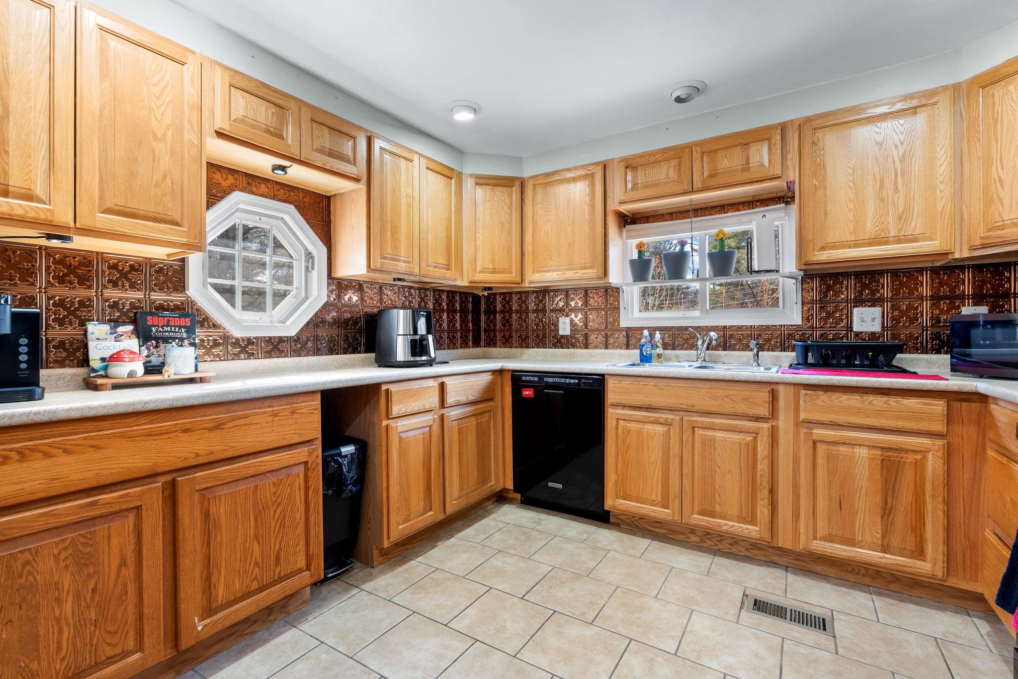 4 Leeann Street Nashua, NH 03062 - Photo 19 of 36