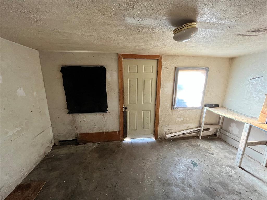 347 West 3rd Street Anderson, IN 46016 - Photo 11 of 32 Gallery Image 11