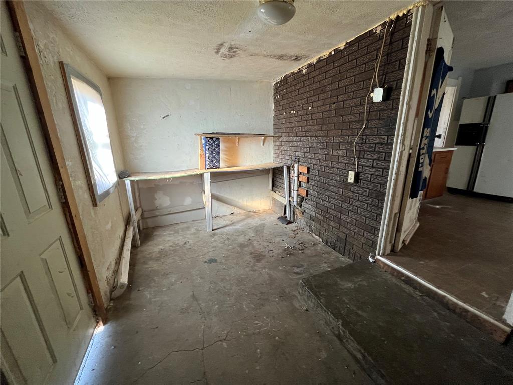 347 West 3rd Street Anderson, IN 46016 - Photo 13 of 32 Gallery Image 13