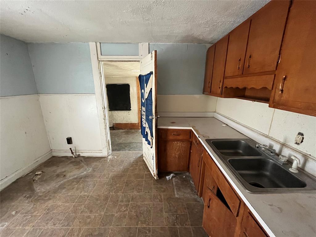 347 West 3rd Street Anderson, IN 46016 - Photo 15 of 32 Gallery Image 15