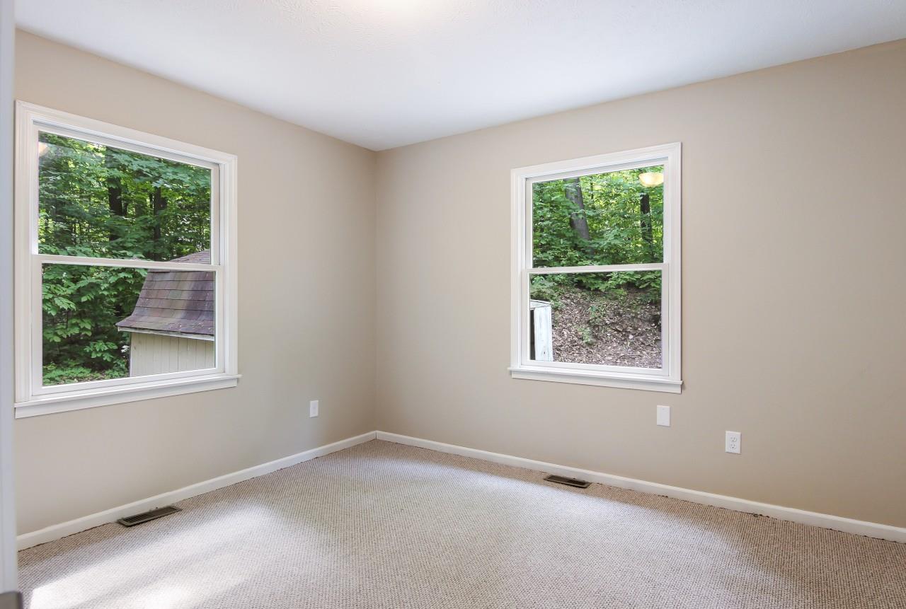 2121 North Jacobson Road Suttons Bay, MI 49682 - Photo 14 of 22 1866441-13.JPG