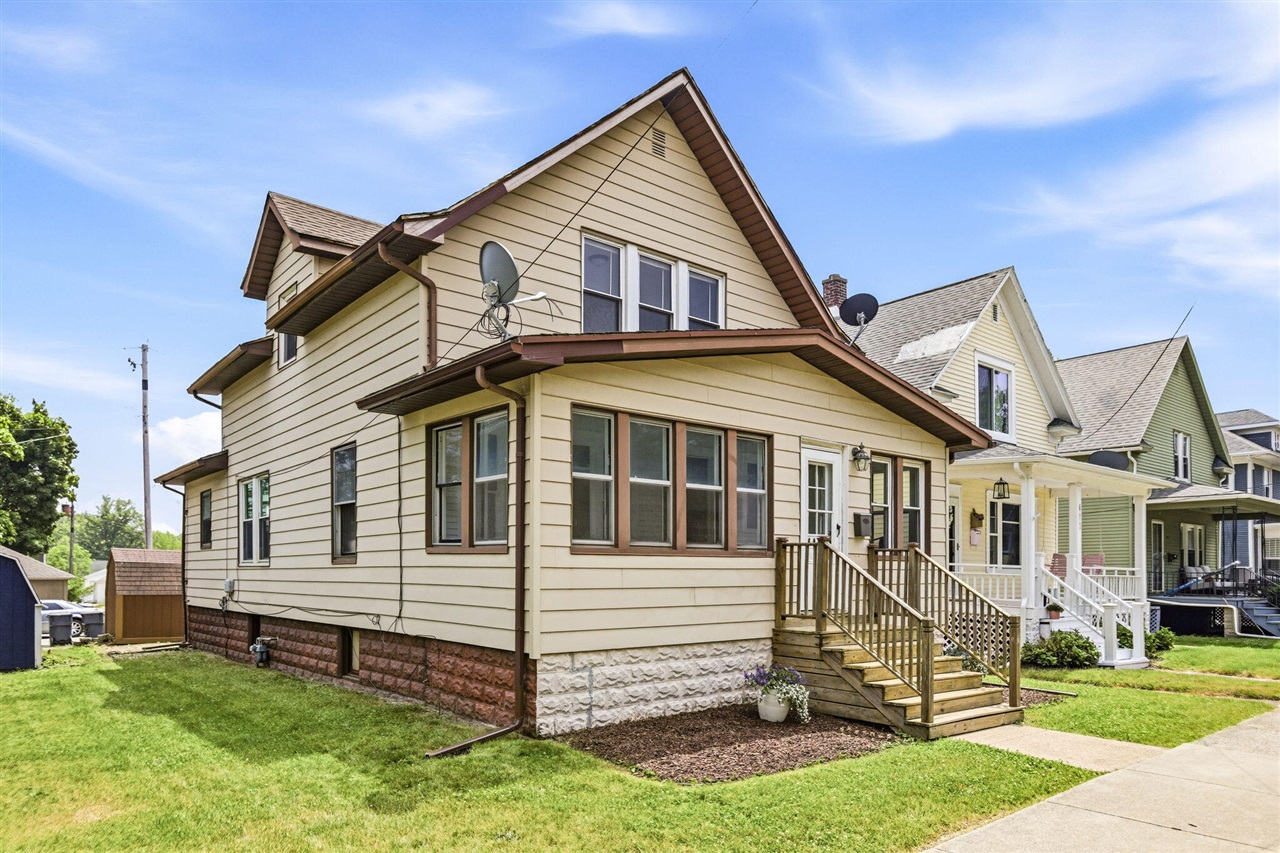 609 Wayne Street St. Joseph, MI 49085 - Photo 2 of 55
